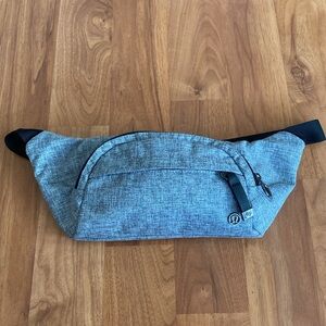 ❤️ Lululemon On The Beat Belt Bag *4.5L Heathered Black